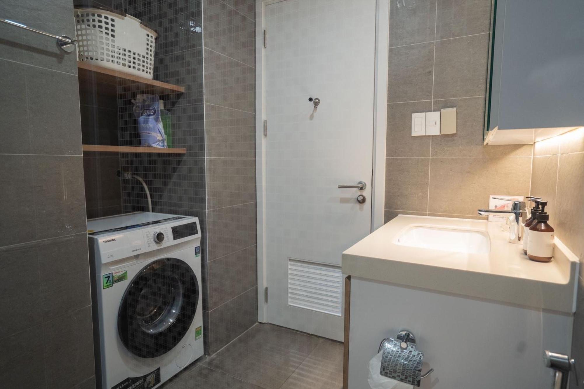 One Bedroom At Republic Plaza - Pool & View